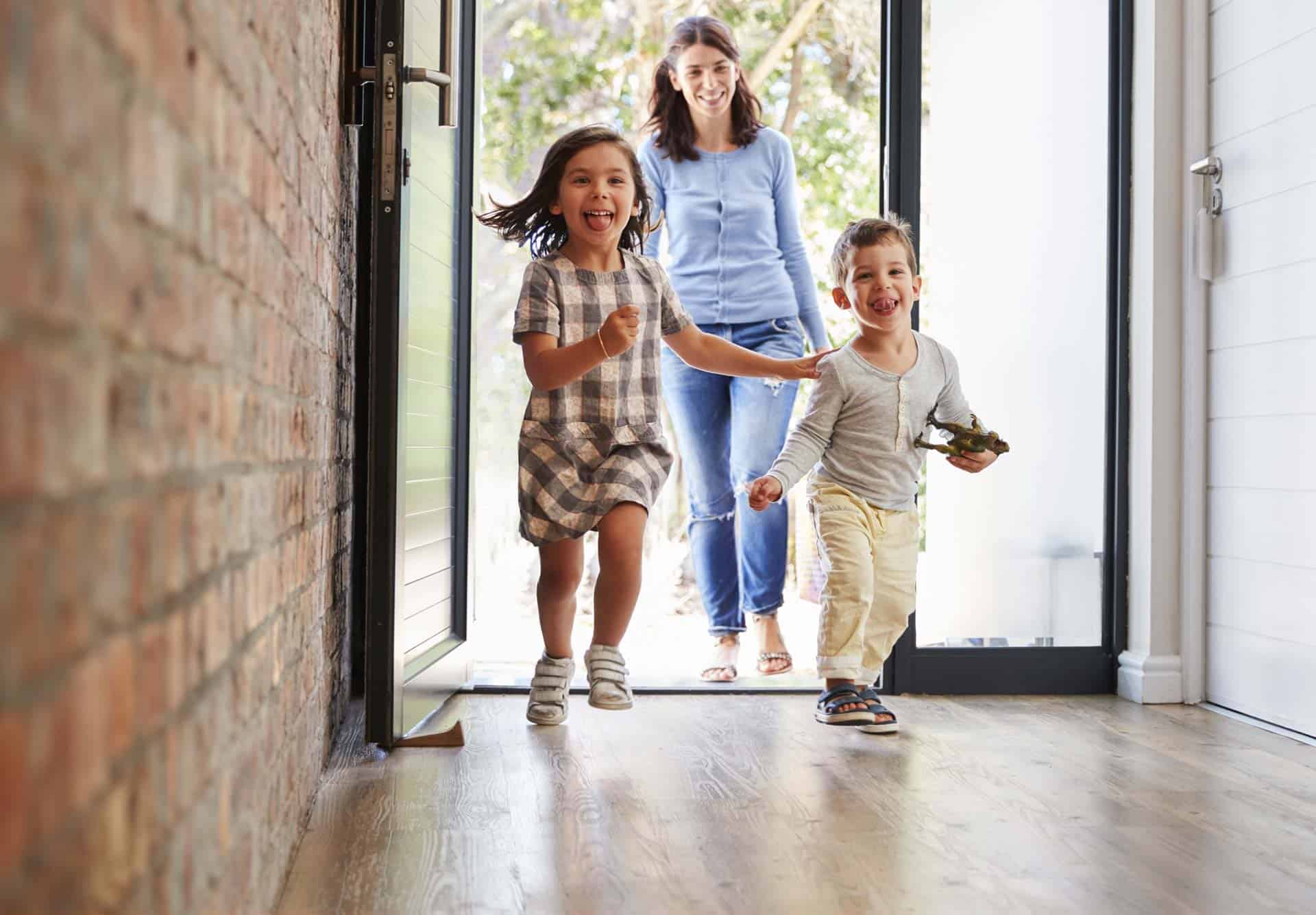 Household assistant nanny supporting family in Los Angeles