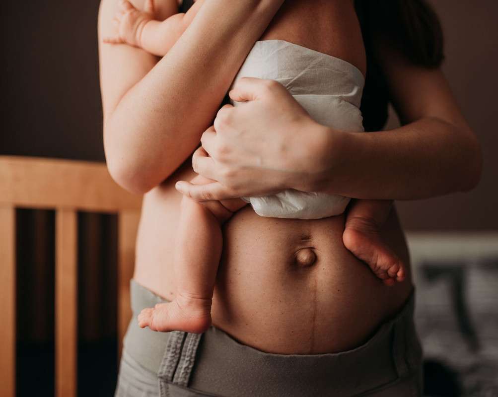 Postpartum doula supporting a newborn and family in Los Angeles