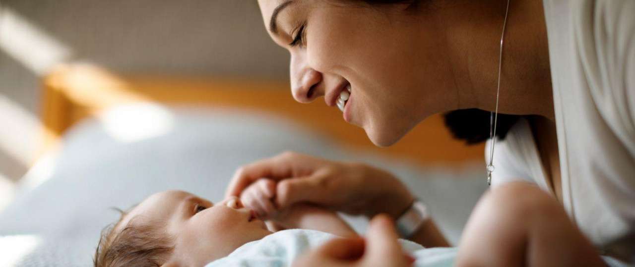 Newborn supported overnight by a night nanny in Los Angeles