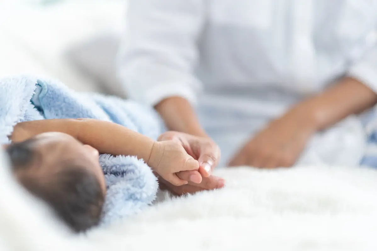 Postpartum doula supporting a newborn and family in Los Angeles